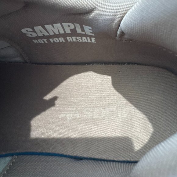 Adidas Women’s Ozweego Sneakers Brown Sample | Size 7 | Rare Streetwear Sneaker - Picture 14 of 15